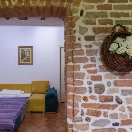 De'gombruti, By Short Holidays Apartmán