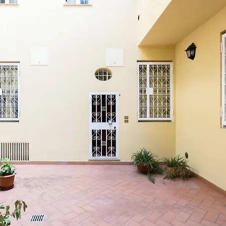 De'gombruti, By Short Holidays Apartmán *