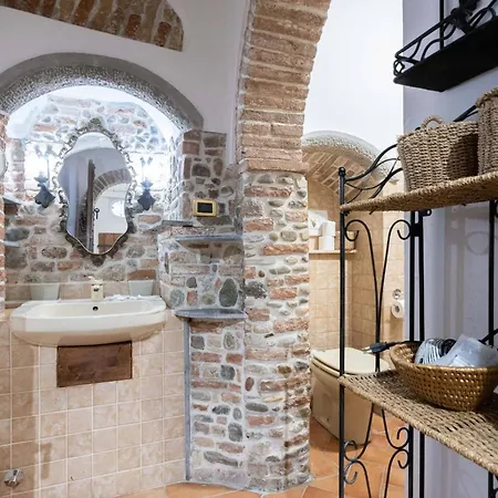 De'gombruti, By Short Holidays Apartmán *