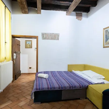 Apartmán De'gombruti, By Short Holidays *