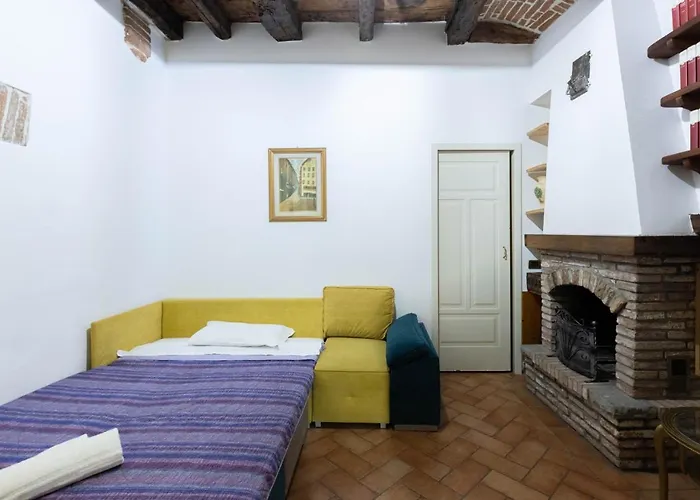 Daire De'gombruti, By Short Holidays *