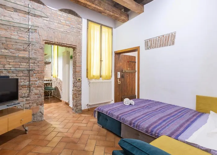 De'gombruti, By Short Holidays * Bologna