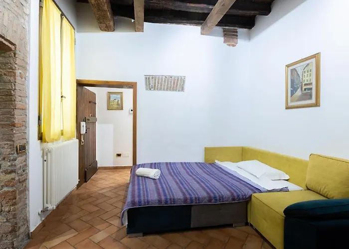 De'gombruti, By Short Holidays *