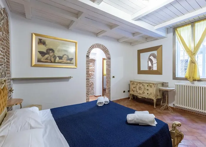 De'gombruti, By Short Holidays *