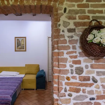 De'gombruti, By Short Holidays * Bologna