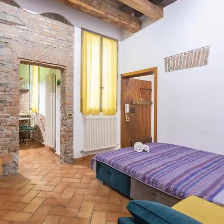 De'gombruti, By Short Holidays * Bologna